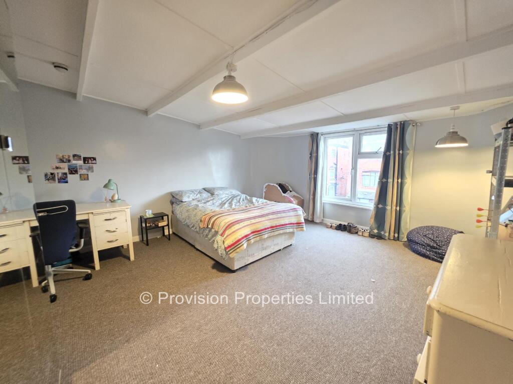 House in Leeds, West Yorkshire - View 5