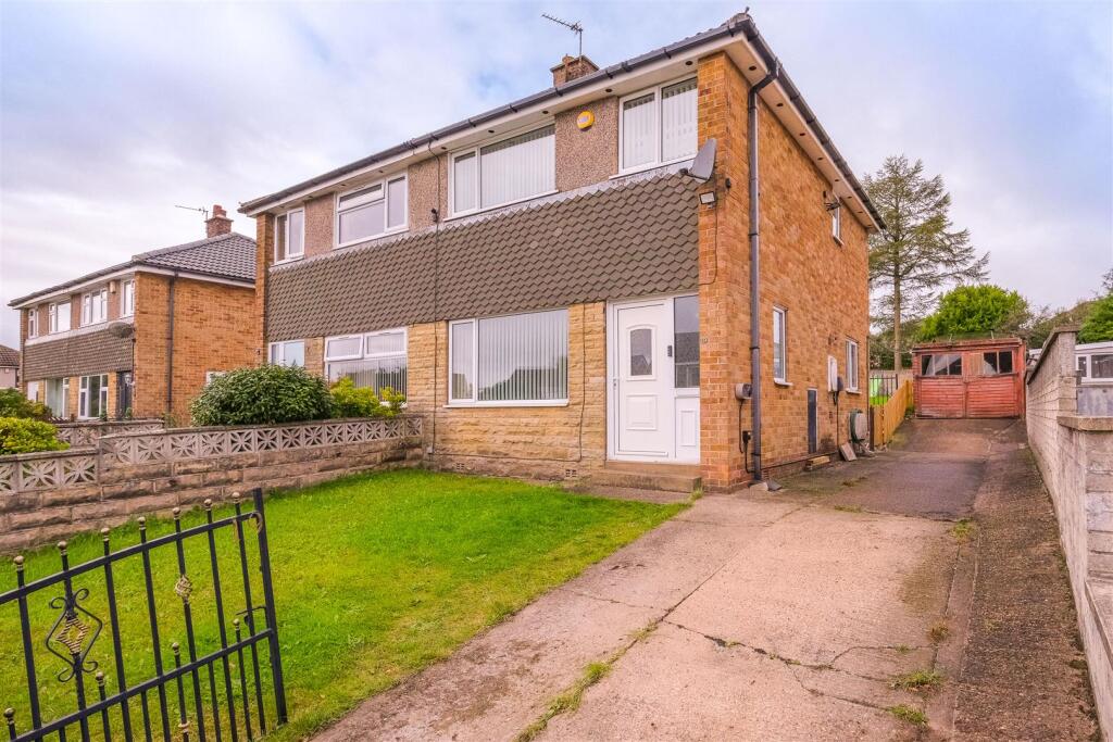 3-bed semi-detached on Kirkstone Drive, Halifax, £195,000