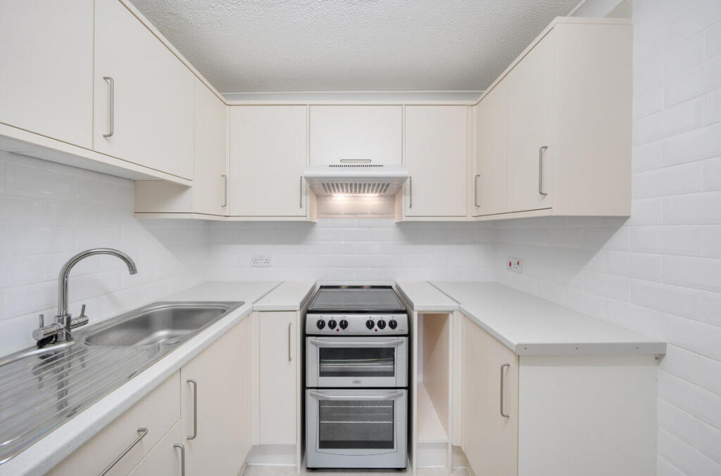 Apartment in Bath, Wincanton - View 2