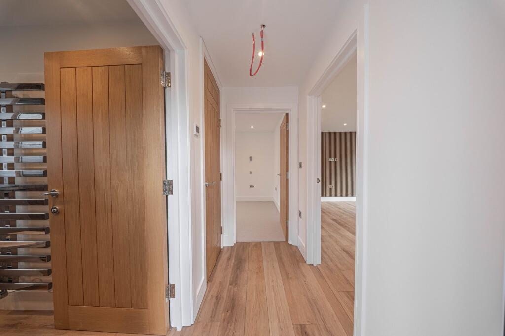 Apartment in Redhill - View 5