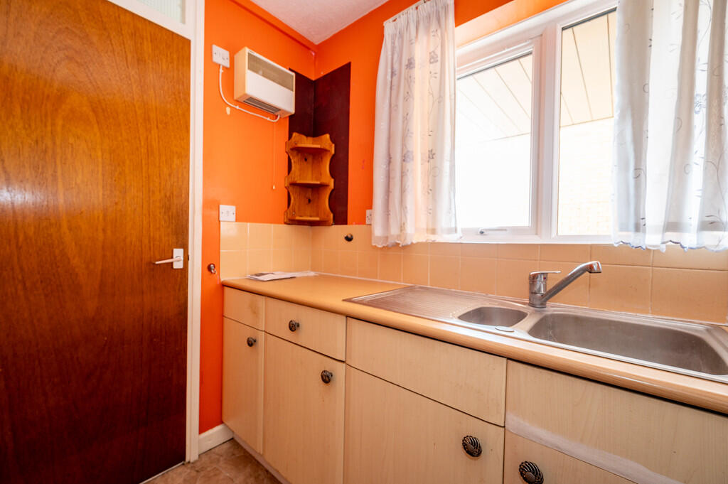 Apartment in Portsmouth, Southsea - View 3