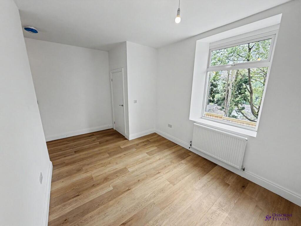 House in Tonypandy, Pen-y-graig - View 4