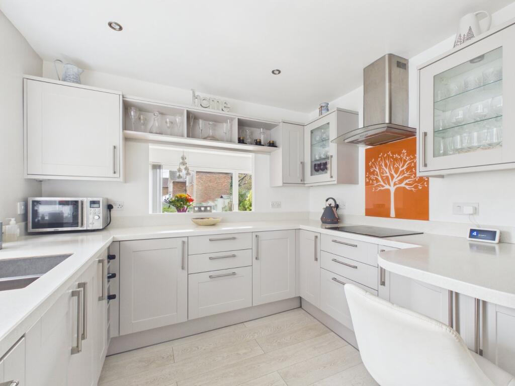 House in Hemel Hempstead, Chepping Wycombe - More