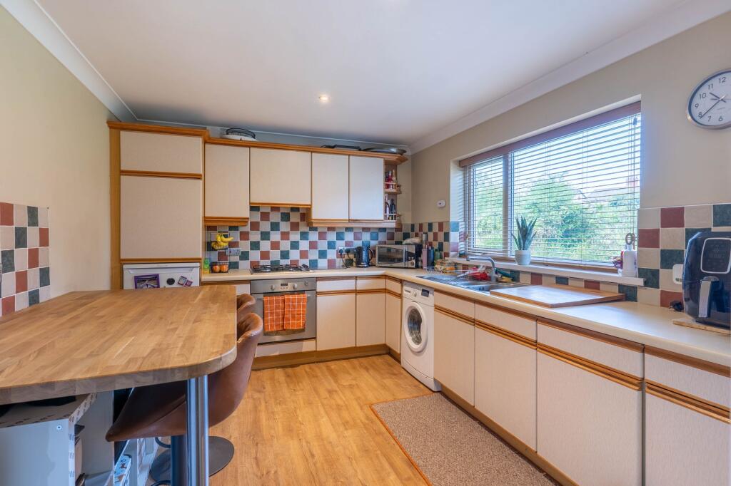 Robins Hill Drive, Alvechurch, B48 photo 2