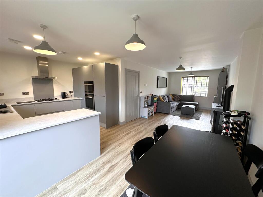 House in Newark and Sherwood, Collingham - View 2