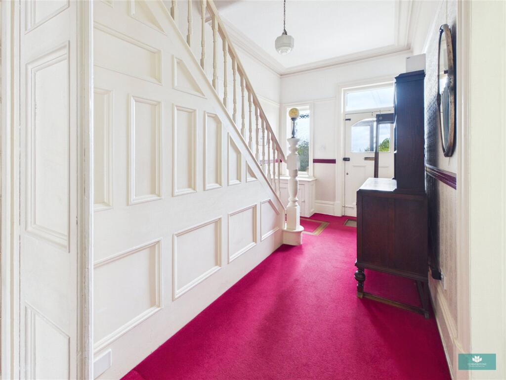 House in Oldham, Shaw Side, Watersheddings - More