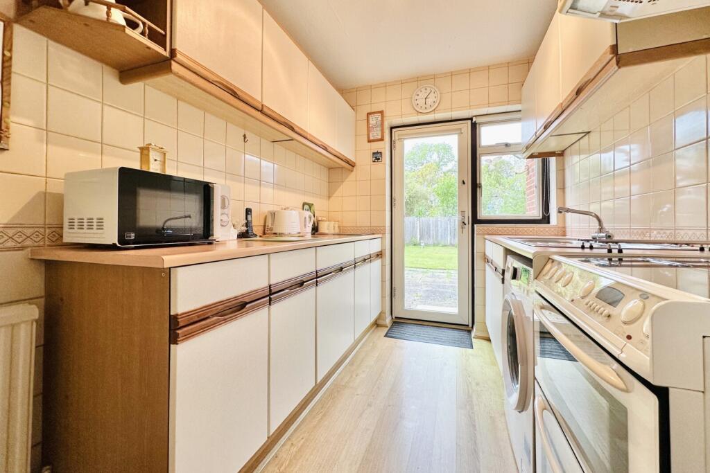 Fern Drive, Church Crookham, Fleet, Hampshire, GU51 photo 3
