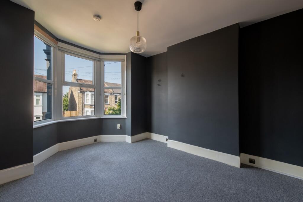 Apartment in London, Leytonstone - View 2