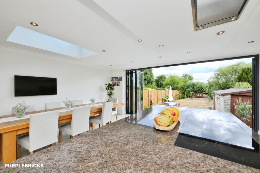 House in Waltham Cross, Goffs Oak - More