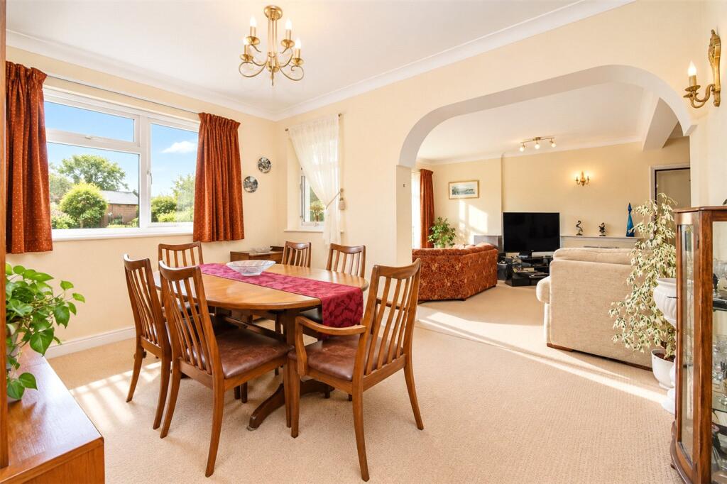 Apartment in West Kirby, Grange - View 3