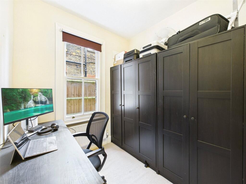 Apartment in London - More
