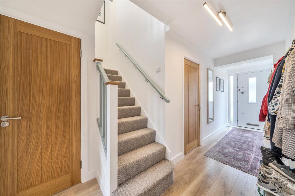 Tayfield Close, Ickenham, Uxbridge photo 4