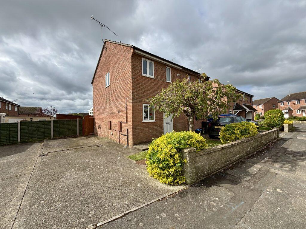 2-bed semi-detached on Priory Glade, Yeovil, Somerset, BA21, £220,000