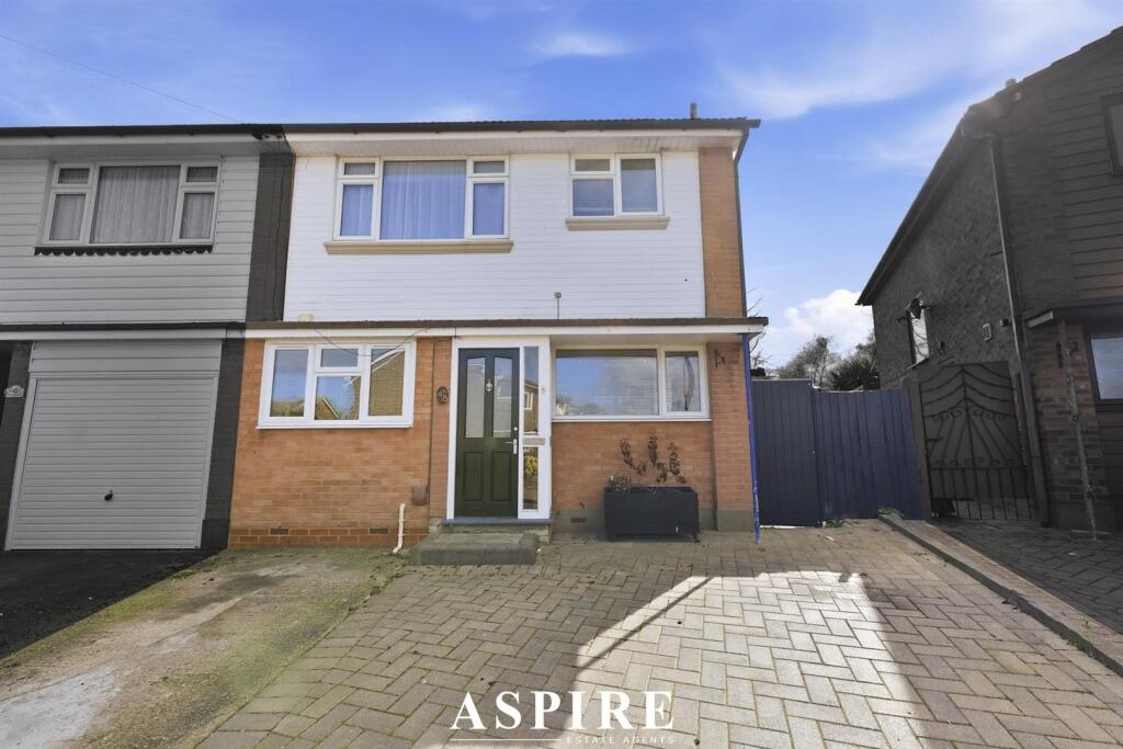 Main image of property: Merryfield Approach, Leigh-On-Sea