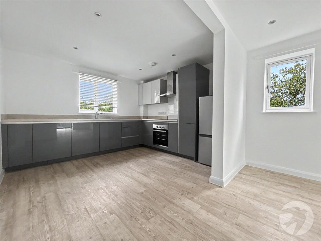 Apartment in London, Albany Park - More