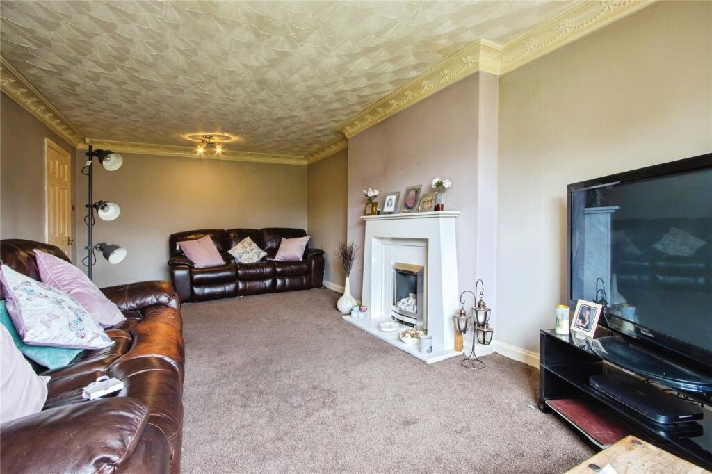 House in Leeds, Upper Green, Morley - More