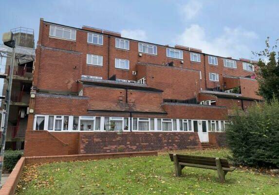 1-bed flat on Flat 39 Gladstone House, Sadler Close, Mitcham, Surrey, CR4 3EJ, £70,000