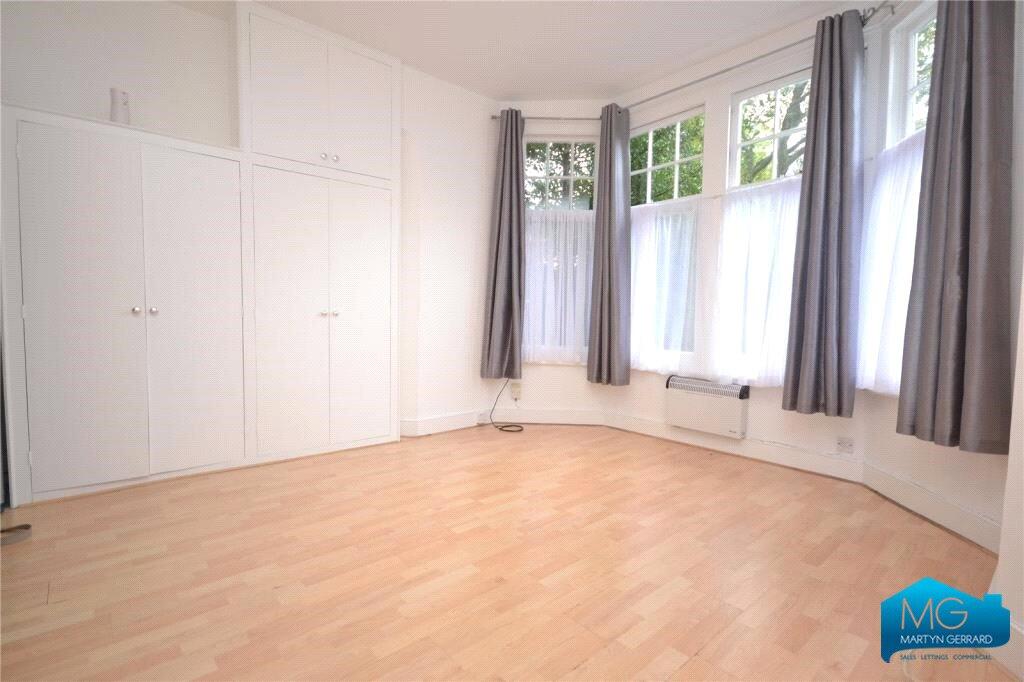 Studio flat on Midhurst Avenue, Muswell Hill, London, N10, £230,000