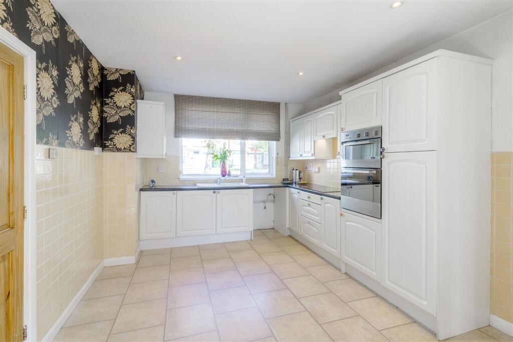 Irthlingborough Road, Finedon photo 4