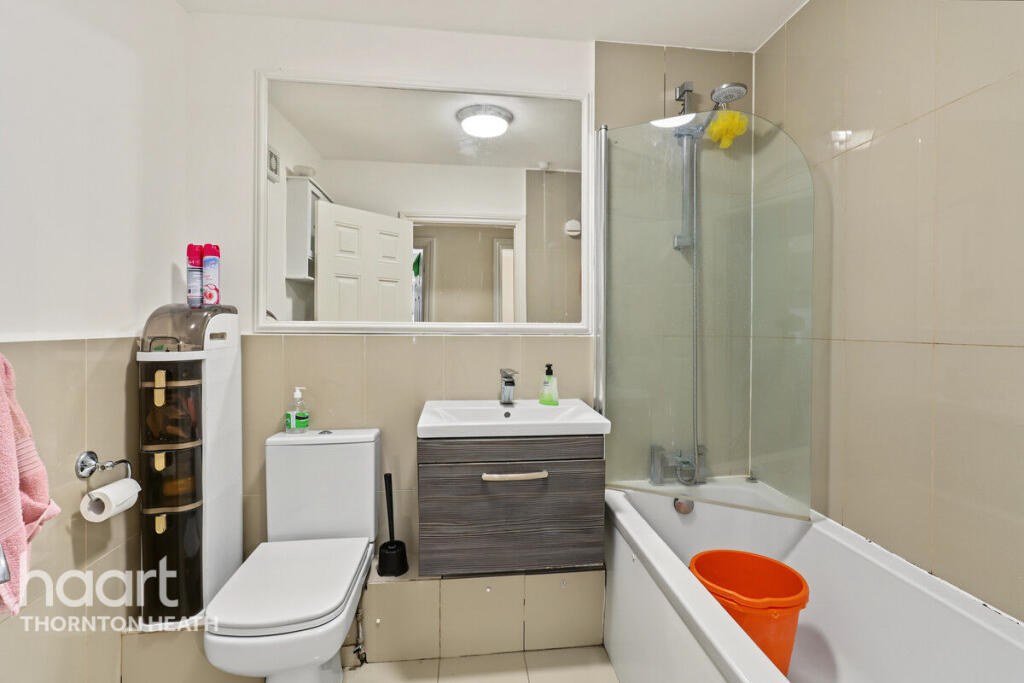2-bed flat on Selhurst Road, LONDON, £285,000