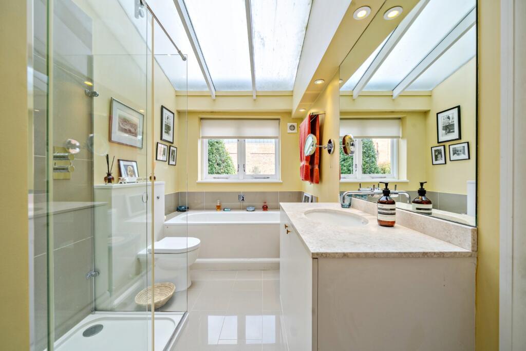 House in London, Walham Green, Fulham - More