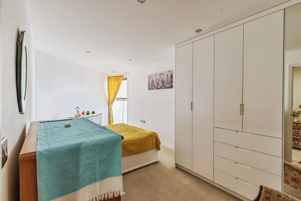Apartment in Adur, West Sussex - More