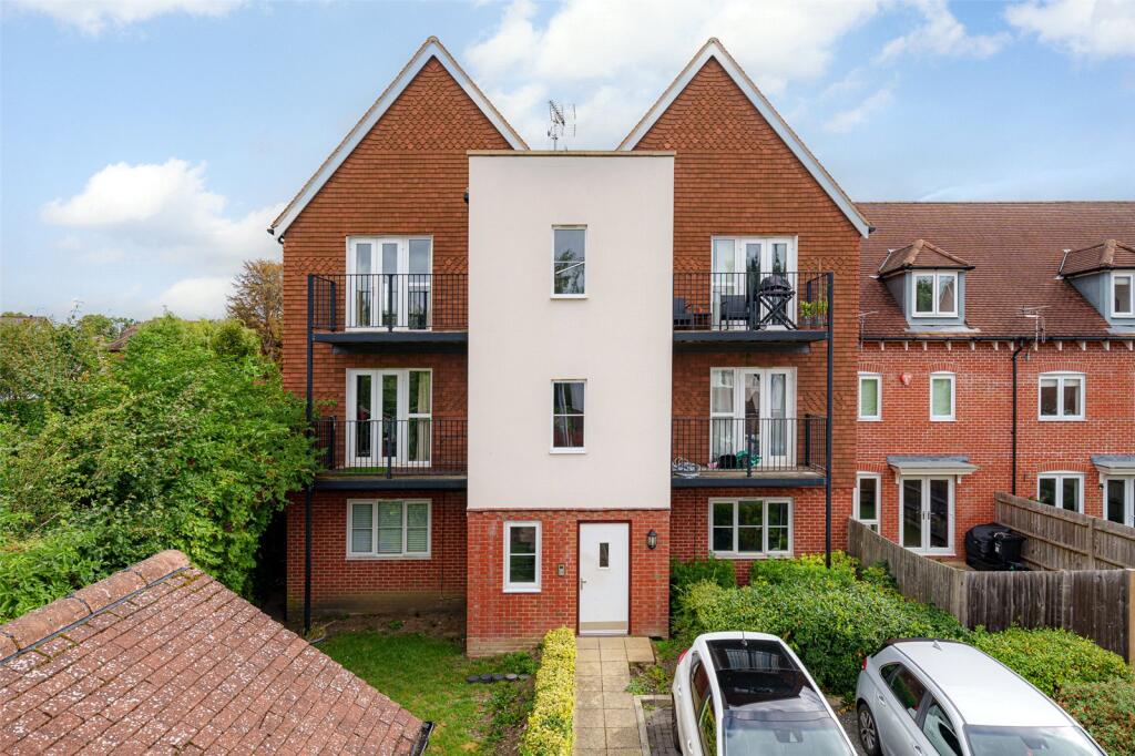 Main image of property: Outfield Crescent, Wokingham, Berkshire, RG40