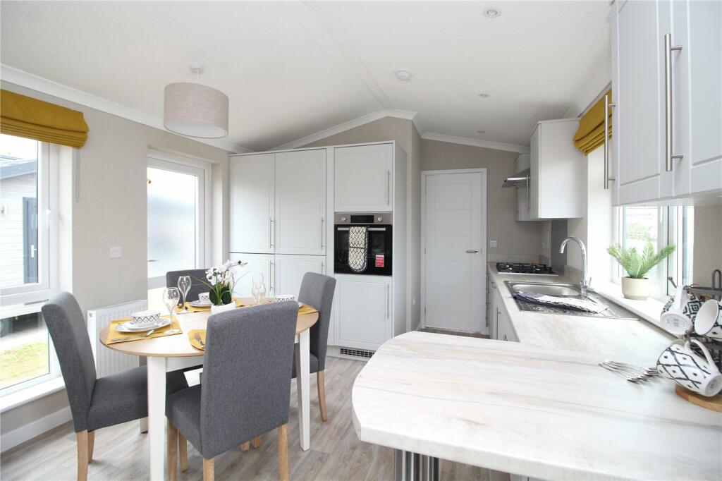 Field Place, Naish Estate, Barton On Sea, Hampshire, BH25 photo 4
