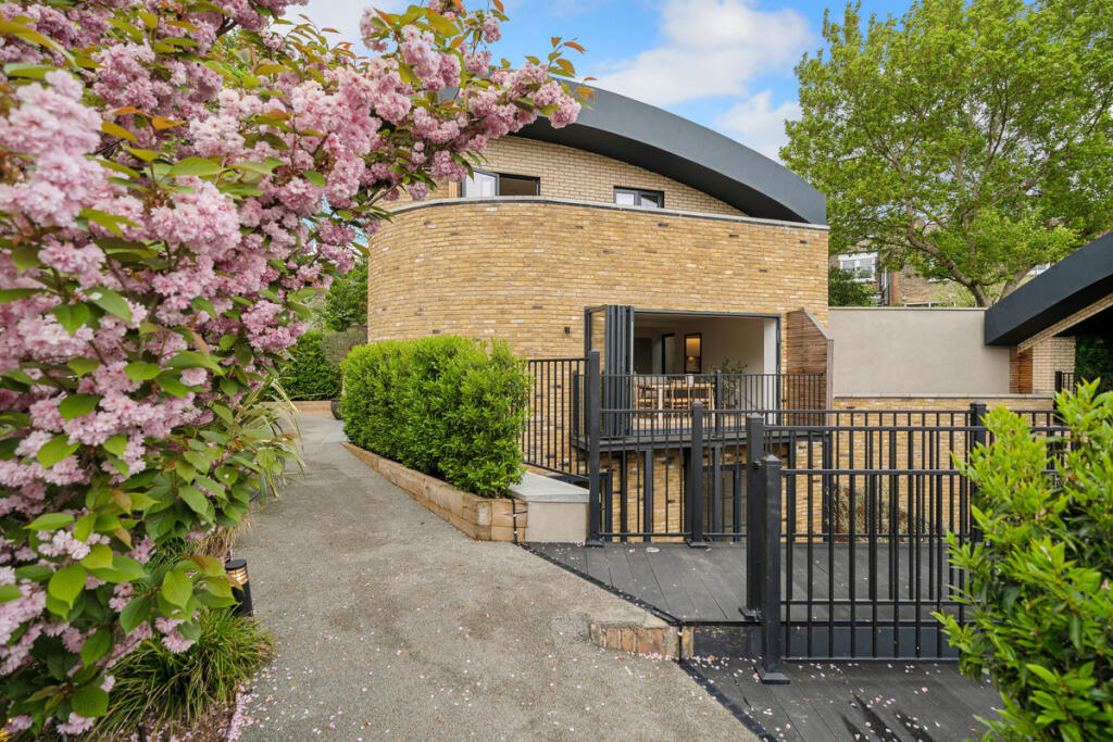 Main image of property: The Coach House, London, N22