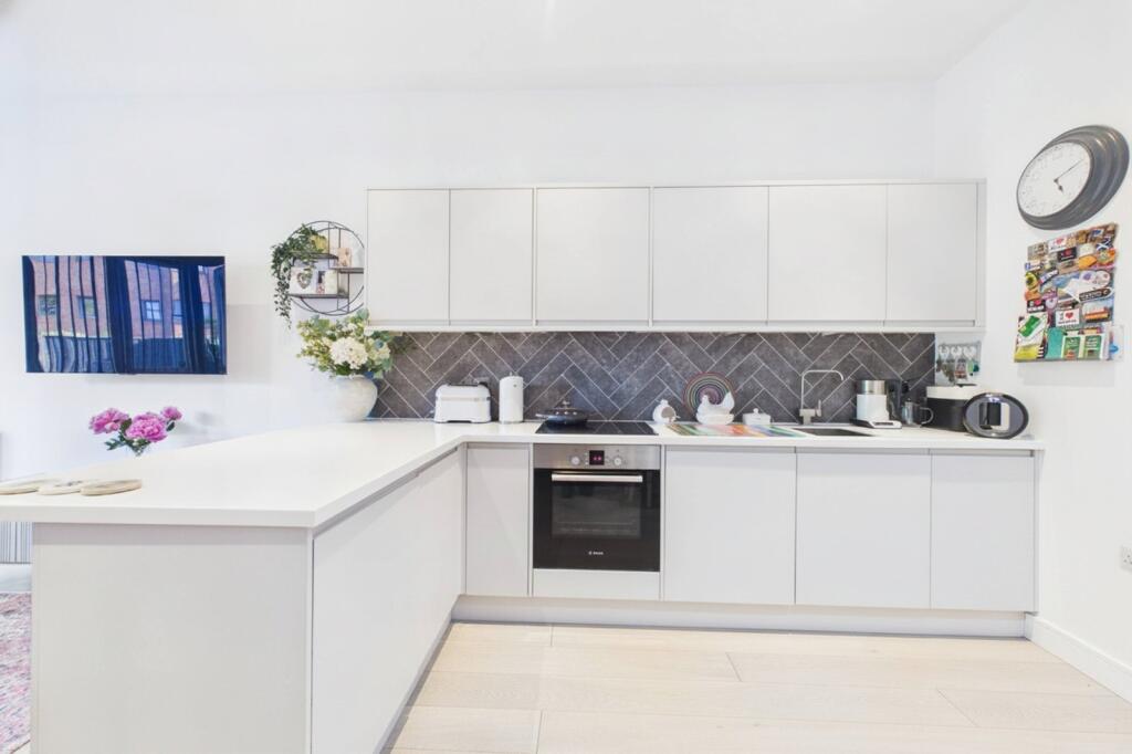 Apartment in Wokingham, Emmbrook - View 4