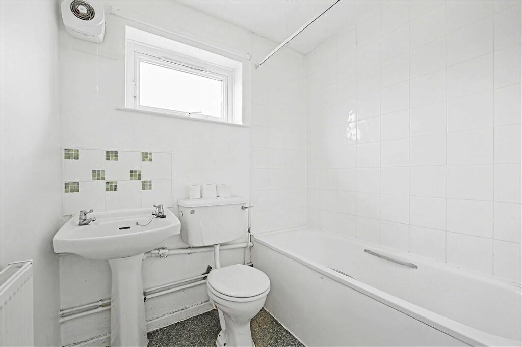 Apartment in Southampton, Mansbridge - View 5