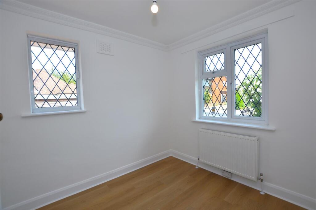House in Twickenham - More