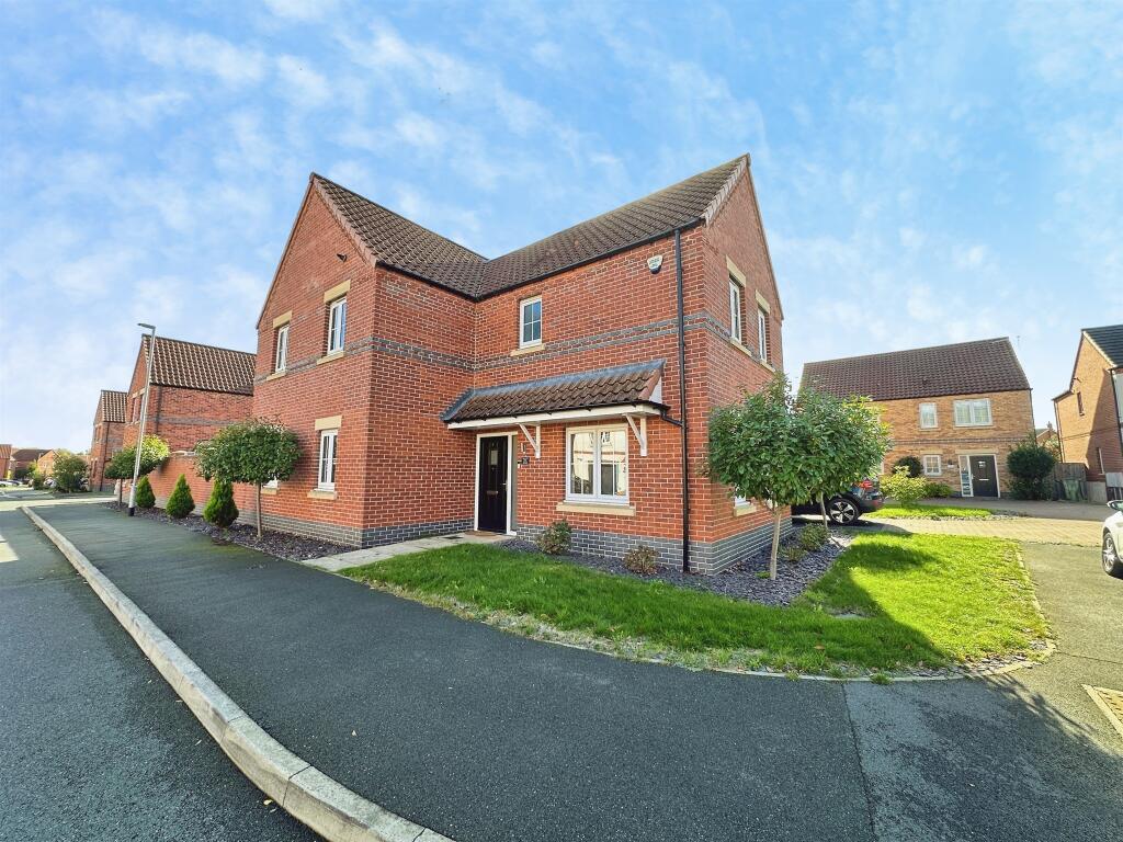 4-bed detached on Kingfisher Way, Ollerton, Newark, £310,000