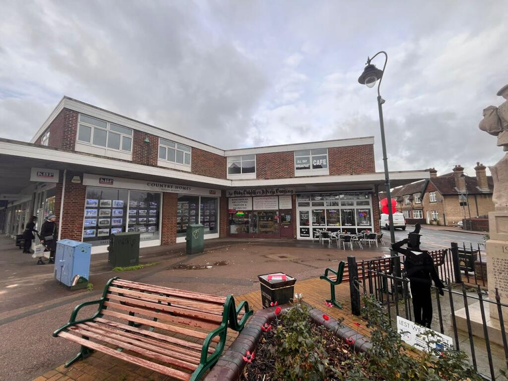 Main image of property: 4 Commercial Road, Paddock Wood, Tonbridge, TN12 6EL