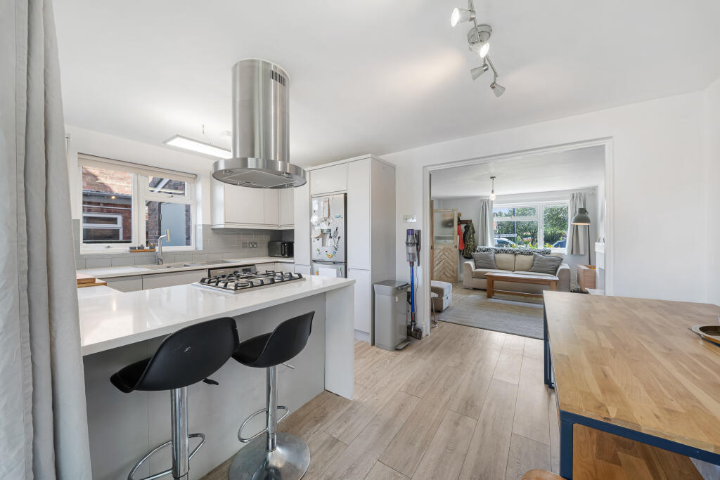 House in Knutsford, Cheshire East - More