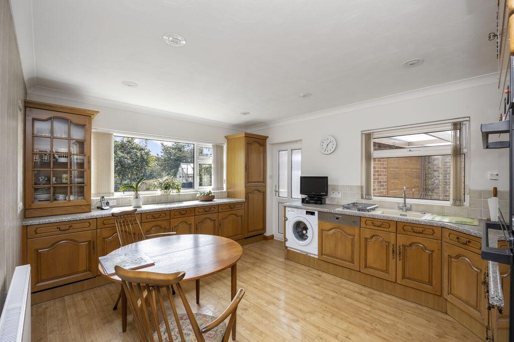 Dawn Crescent, Upper Beeding photo 3