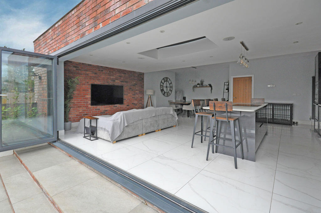 House in Newport - View 4