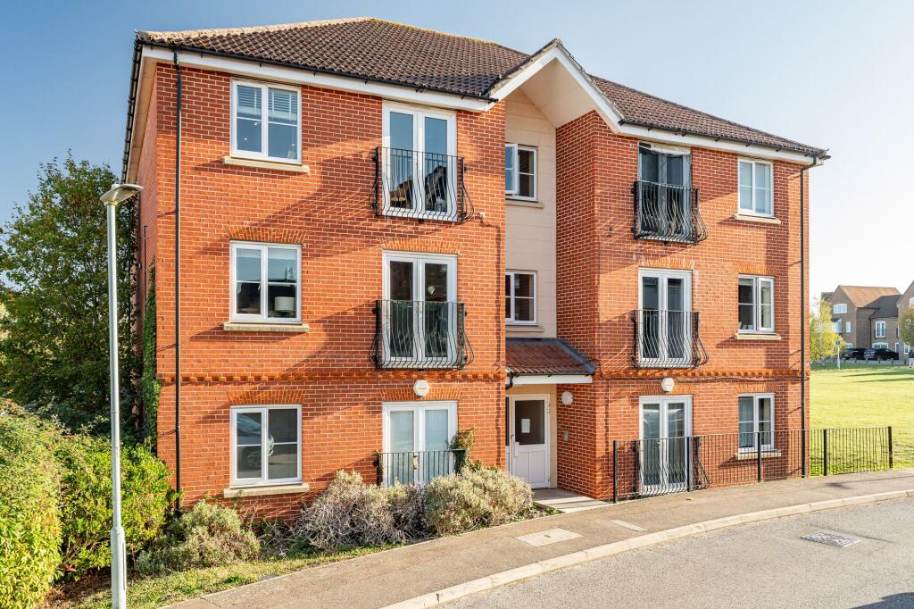 2-bed flat on Lady Margaret Gardens, St. Johns Court, SG12, £285,000