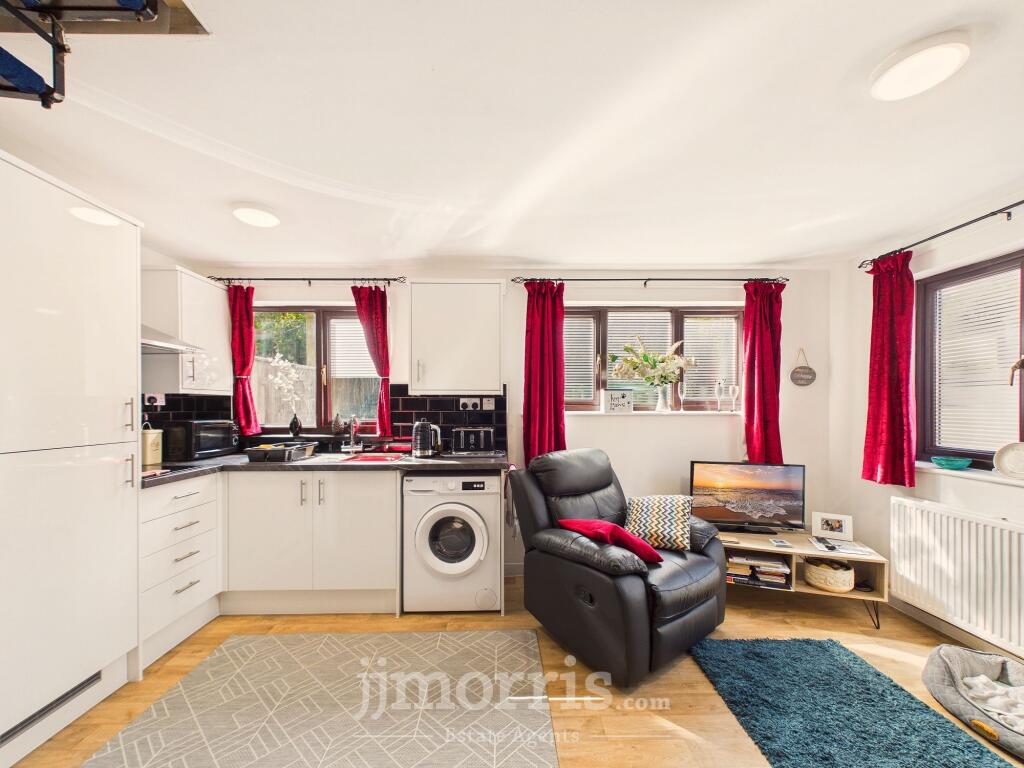 House in Goodwick, Fishguard and Goodwick - View 3