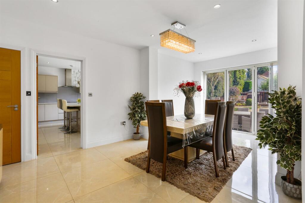 House in Sutton - View 4