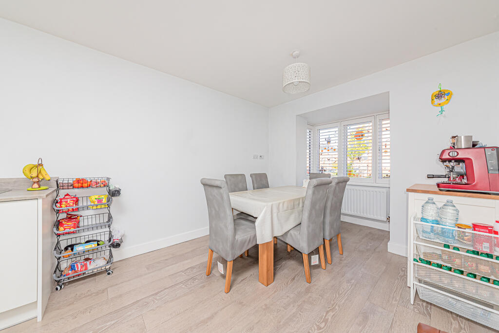 House in Wokingham, Emmbrook - View 5