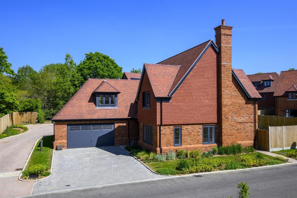 5-bed detached on Tonbridge Road, Hildenborough, Tonbridge, £1,445,000