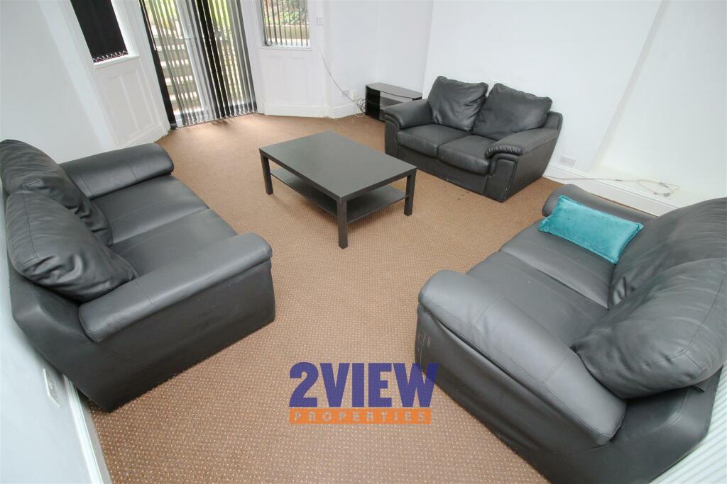 7-bed house on Ash Grove, Hyde Park, Leeds, £4,931/mo