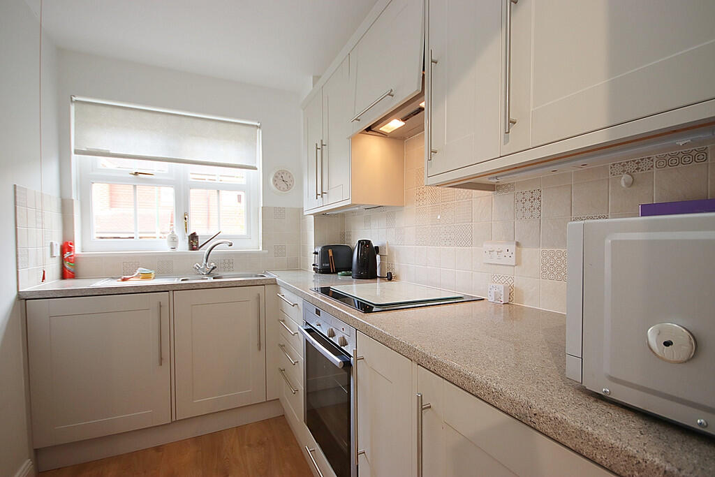 Apartment in Redhill - View 3
