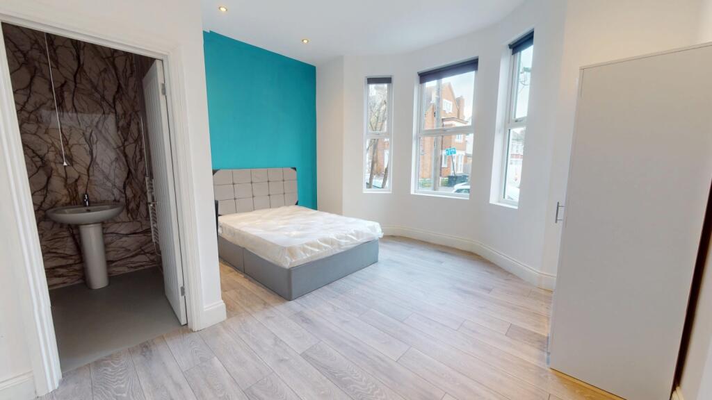 Main image of property: Spacious Double Room with Ensuite 