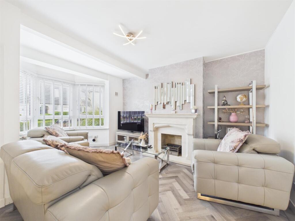 House in Glasgow, The Valley, Summerston - More