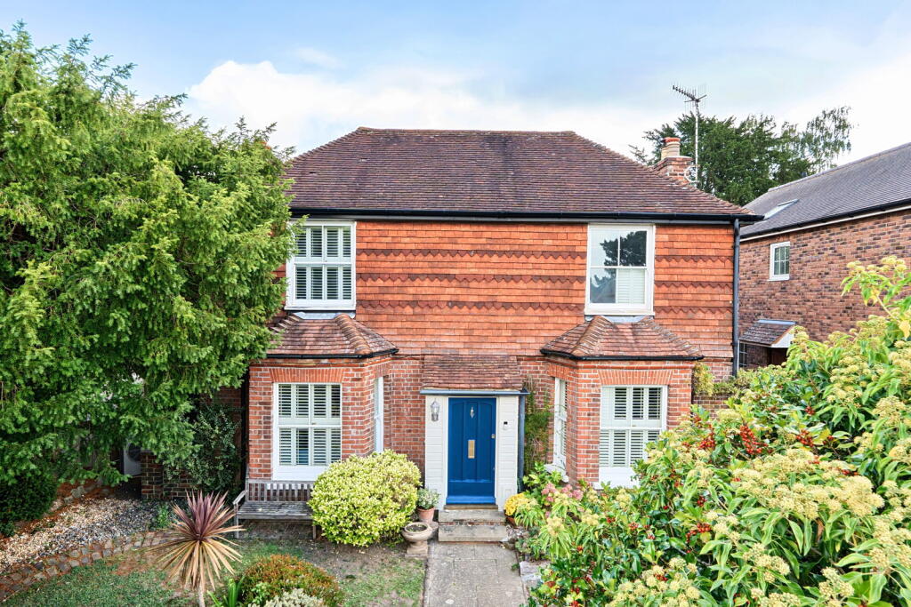 Main image of property: High Street, Dormansland, Lingfield, RH7 6PU