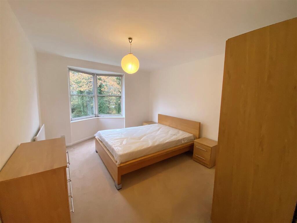 Apartment in Welwyn Hatfield, Hilltop, Hatfield - View 4