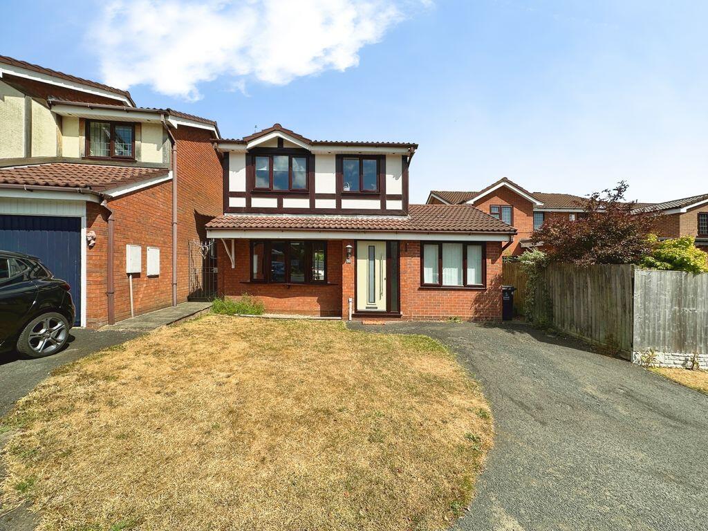 3-bed detached on The Parkway, Walsall, WS4 1XB, £325,000