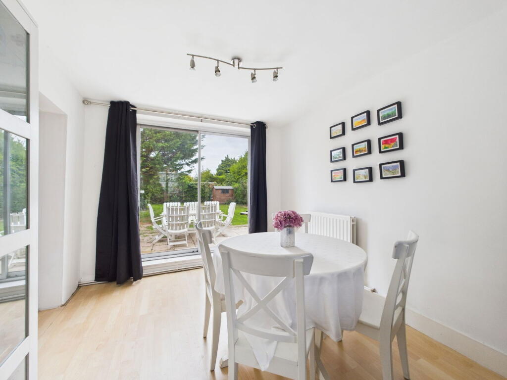 House in Worthing, West Sussex - More